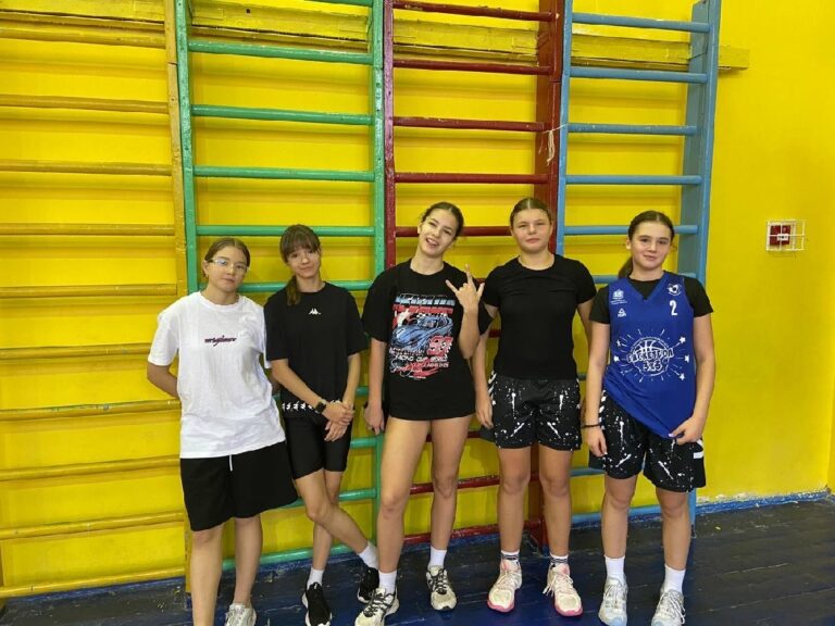 Районные соревнования по баскетболу: как наши девушки отстояли честь школы