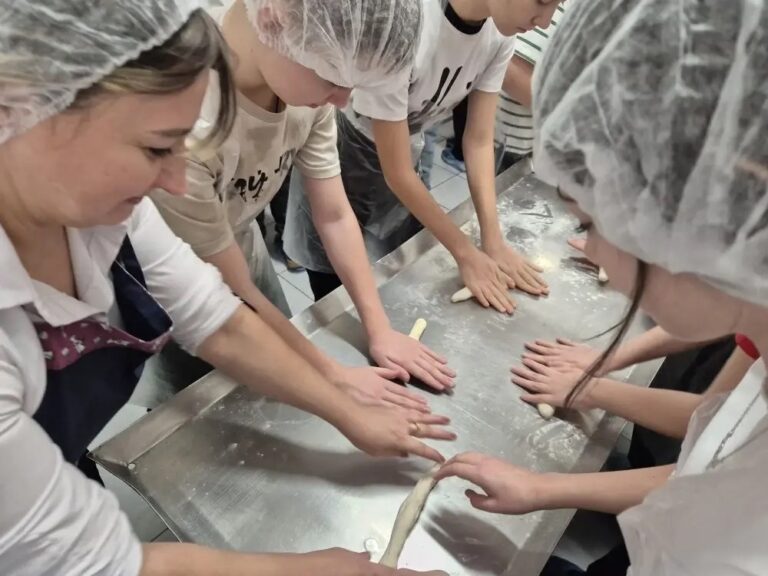 От теста до буханки: как ученики 6 “Б” познавали секреты хлебопечения